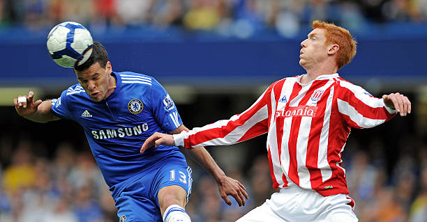 岌岌可危 岌岌可危