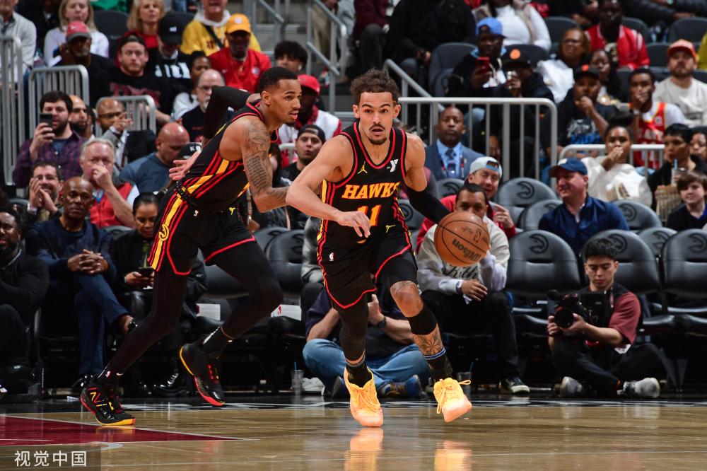 风格而闻名 风格而闻名