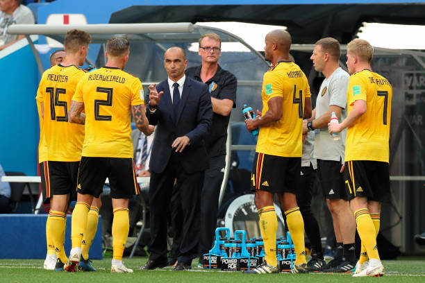 西班牙人坐 西班牙人坐